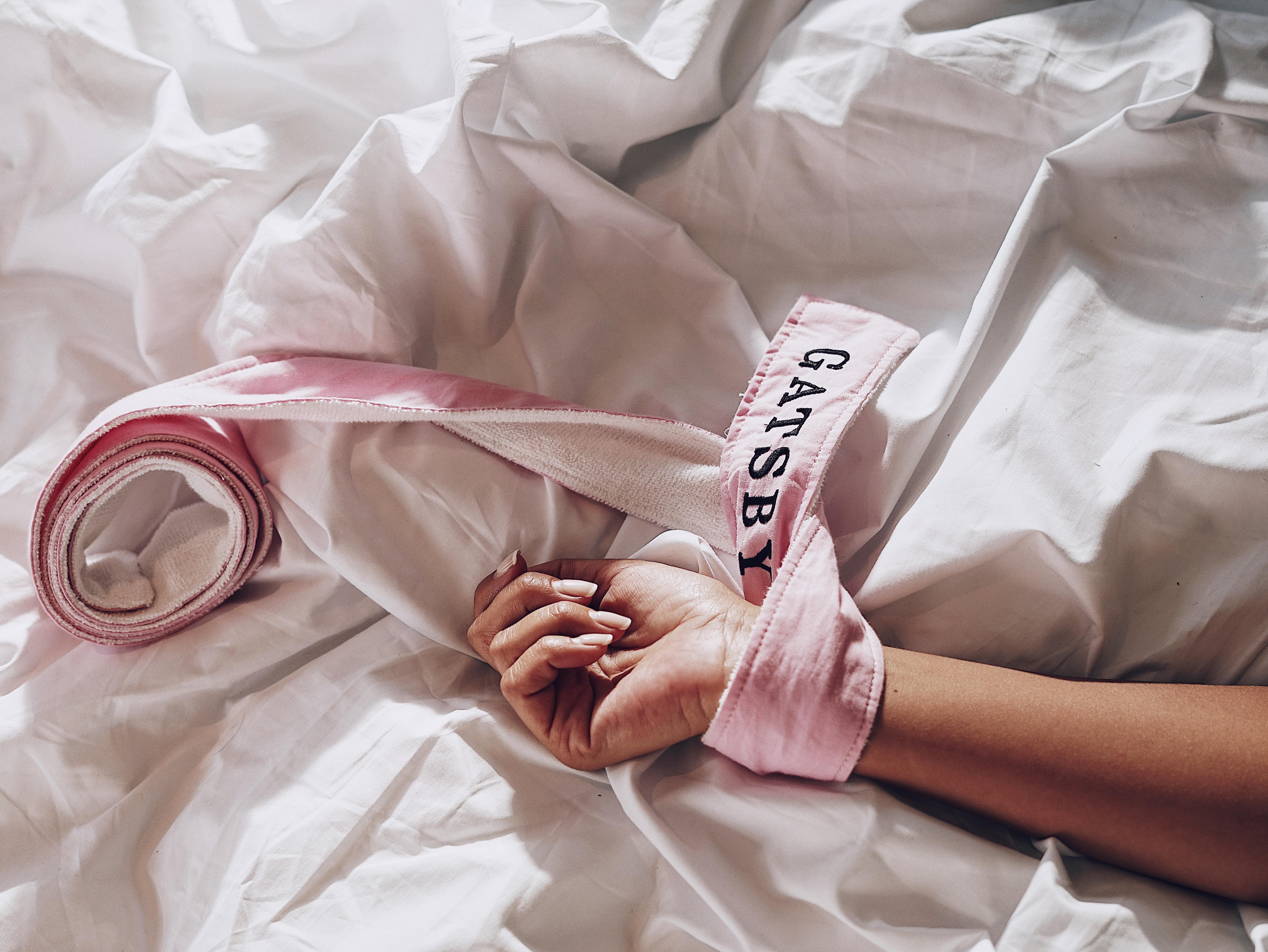 Gatsby Athens Hotell Eksteriør bilde A woman with her hands tied
