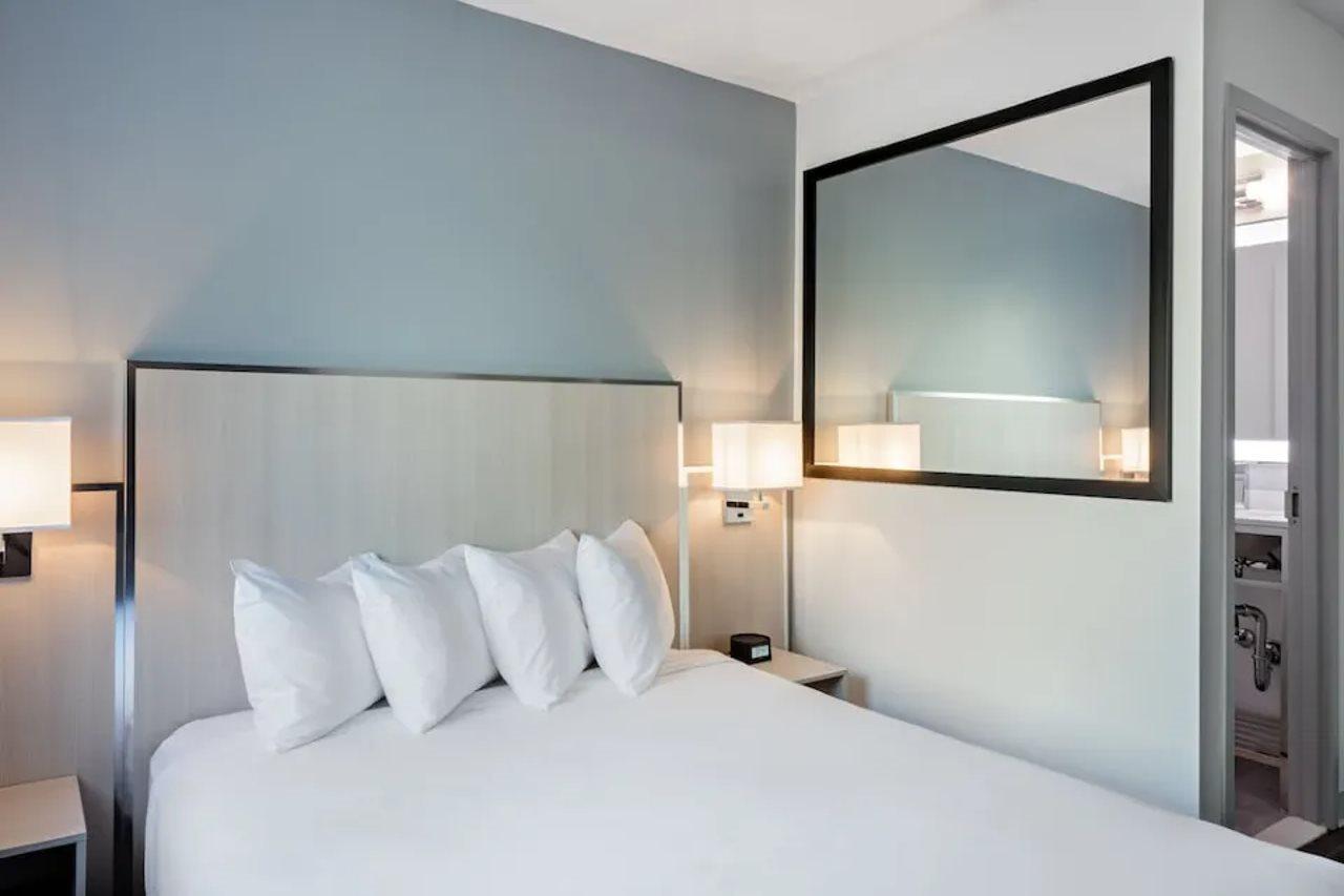 Gatsby Athens Hotell Eksteriør bilde A room at the Hilton Garden Inn in San Francisco